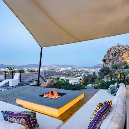 Mansion With Sea And Rocks View, Housekeeper, Breakfast *