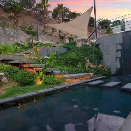 Mansion With Sea And Rocks View, Housekeeper, Breakfast Villa