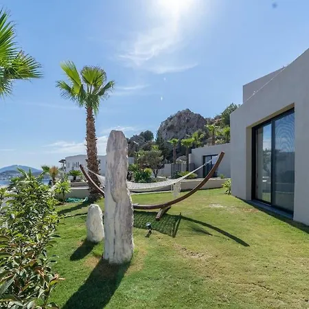 Mansion With Sea And Rocks View, Housekeeper, Breakfast Bitez